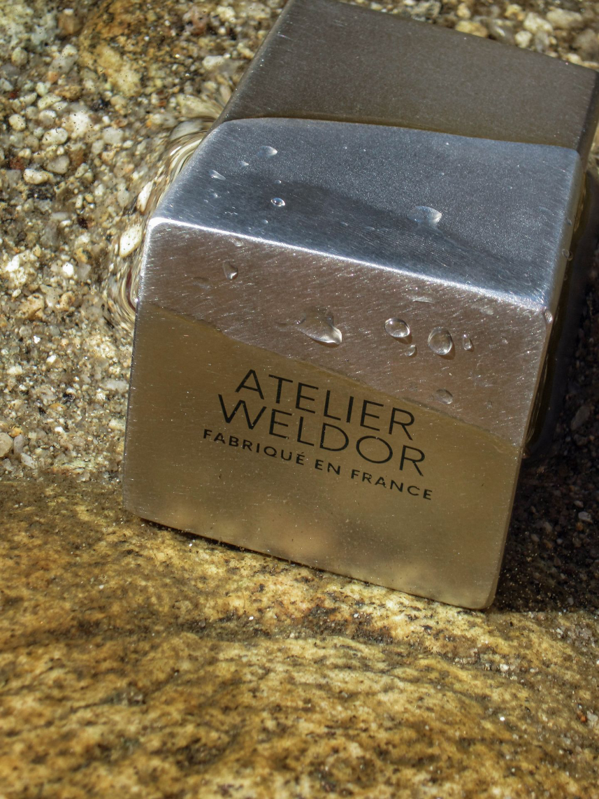 Détail de la gravure Atelier Weldor sous le verre ORION