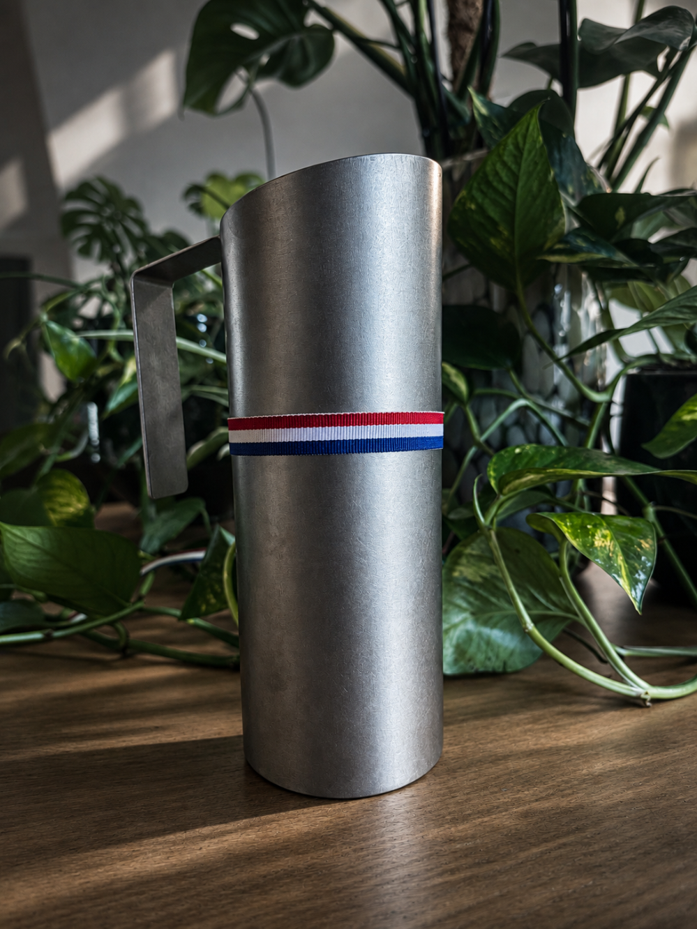 Carafe CRATER Atelier WELDOR avec ruban tricolore